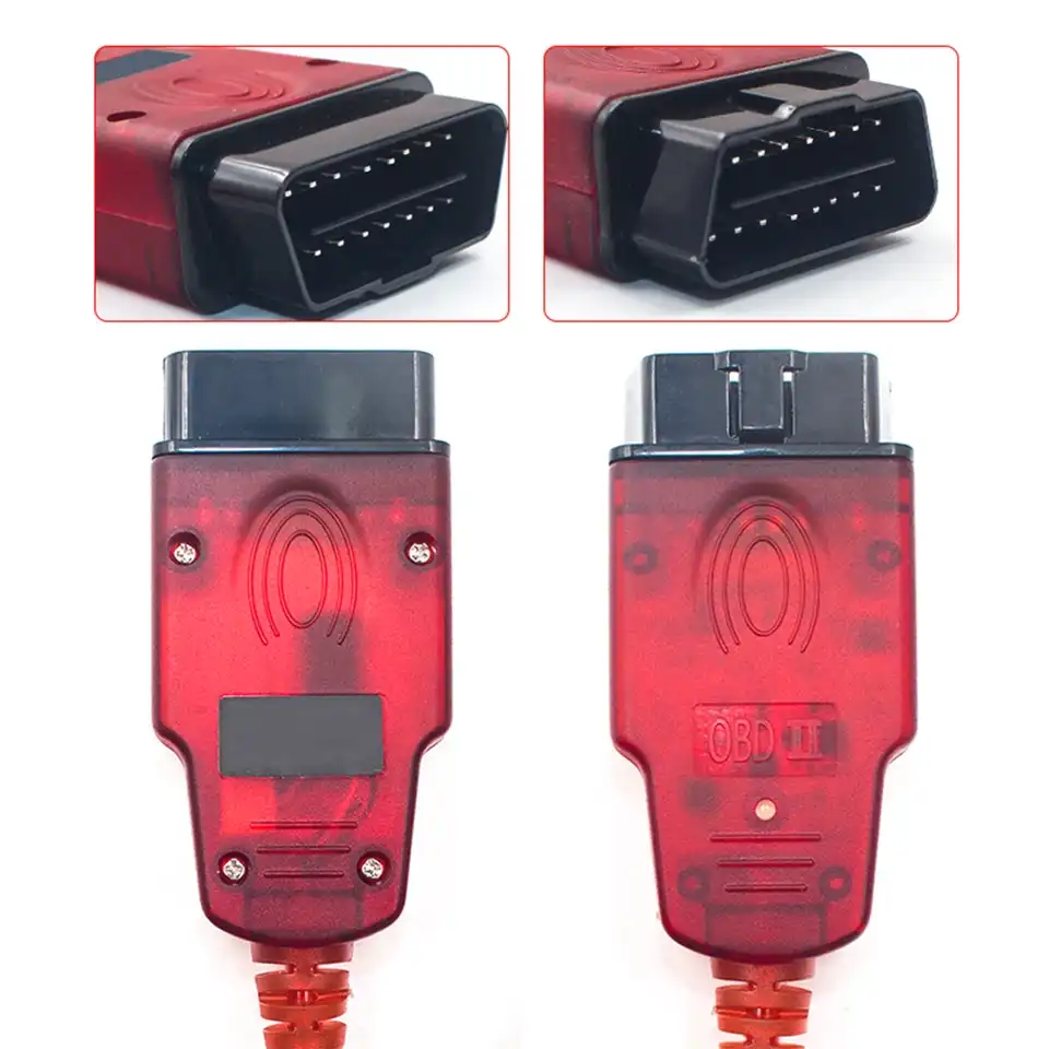 Renolink diagnostic cable أمام سيارة Dacia Duster في ورشة صيانة، يستخدم لتشخيص وبرمجة الأنظمة الإلكترونية